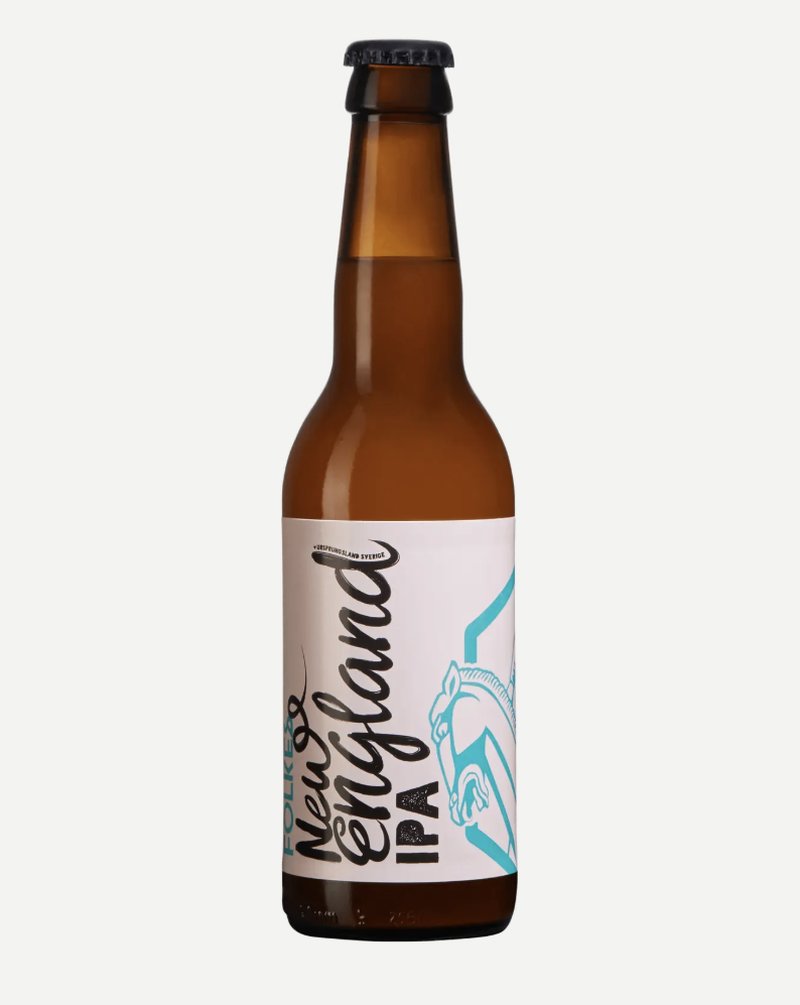 Folkes New England IPA fast i en glasflaska med volymen 33 centiliter. Foto: Skärmavbild Systembolaget Folkes New England IPA fast i en glasflaska med volymen 33 centiliter. Foto: Skärmavbild Systembolaget